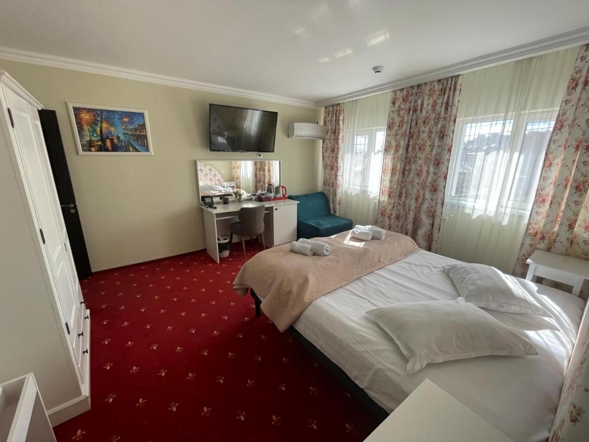 Casa Bucovineana Hotel Сучеава Екстериор снимка