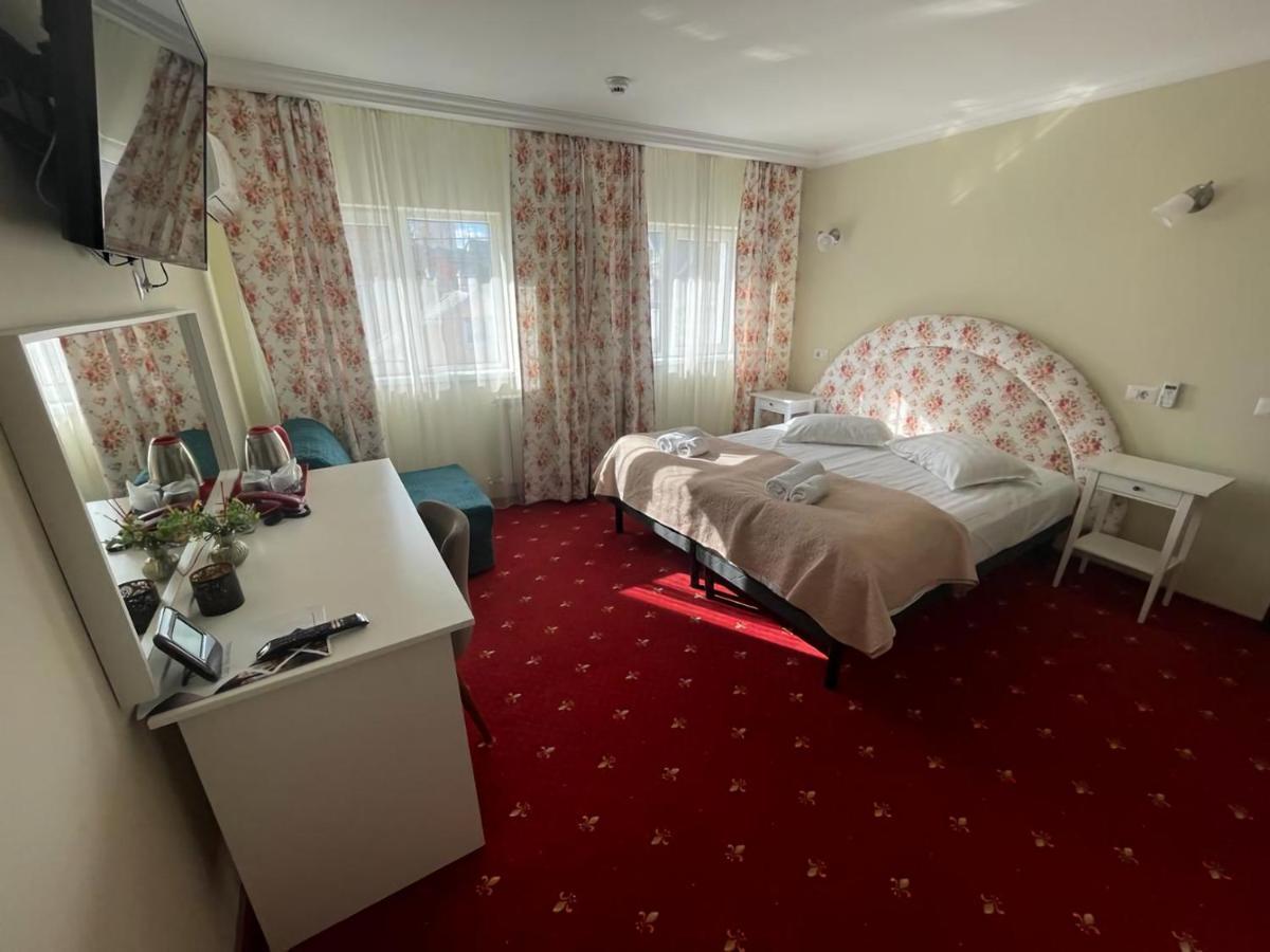 Casa Bucovineana Hotel Сучеава Екстериор снимка