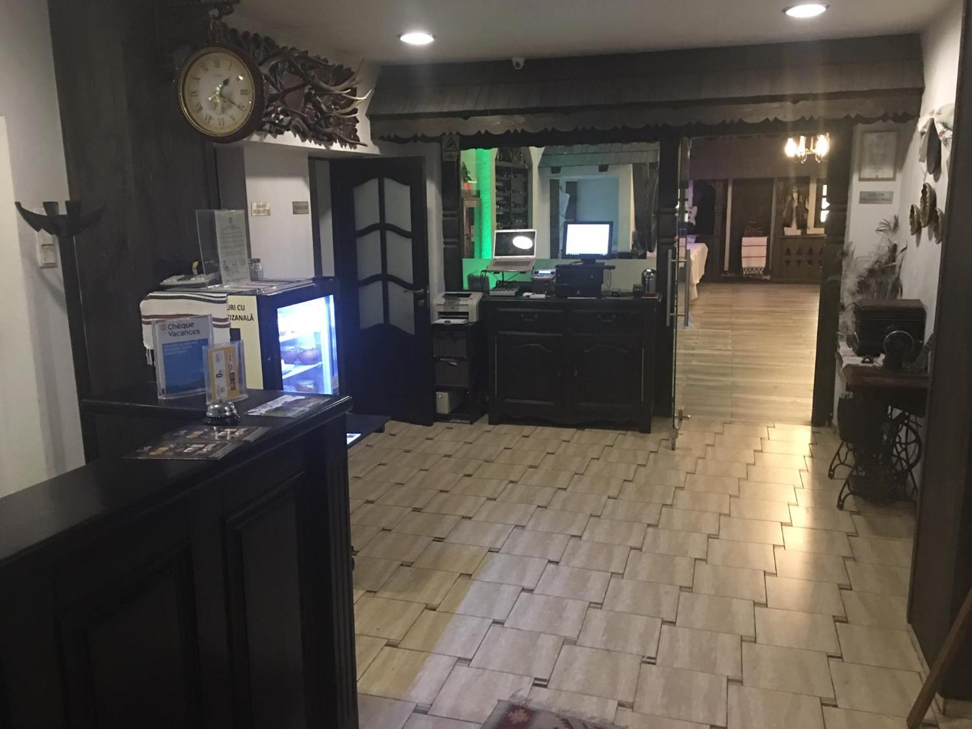 Casa Bucovineana Hotel Сучеава Екстериор снимка