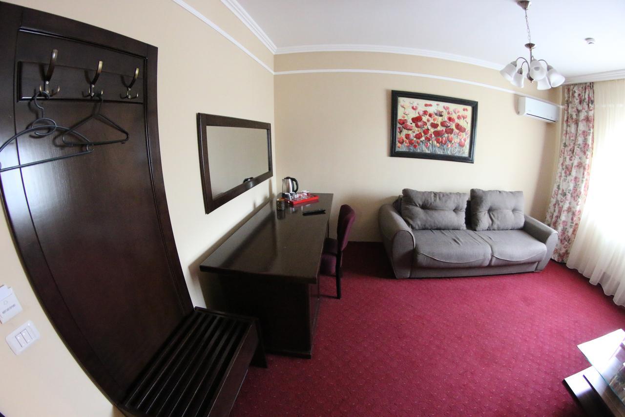 Casa Bucovineana Hotel Сучеава Екстериор снимка