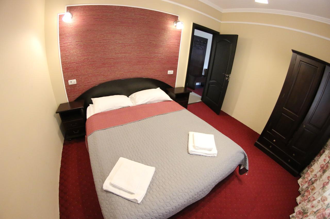 Casa Bucovineana Hotel Сучеава Екстериор снимка