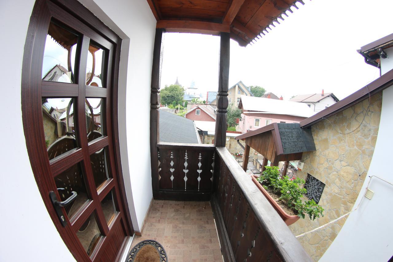 Casa Bucovineana Hotel Сучеава Екстериор снимка