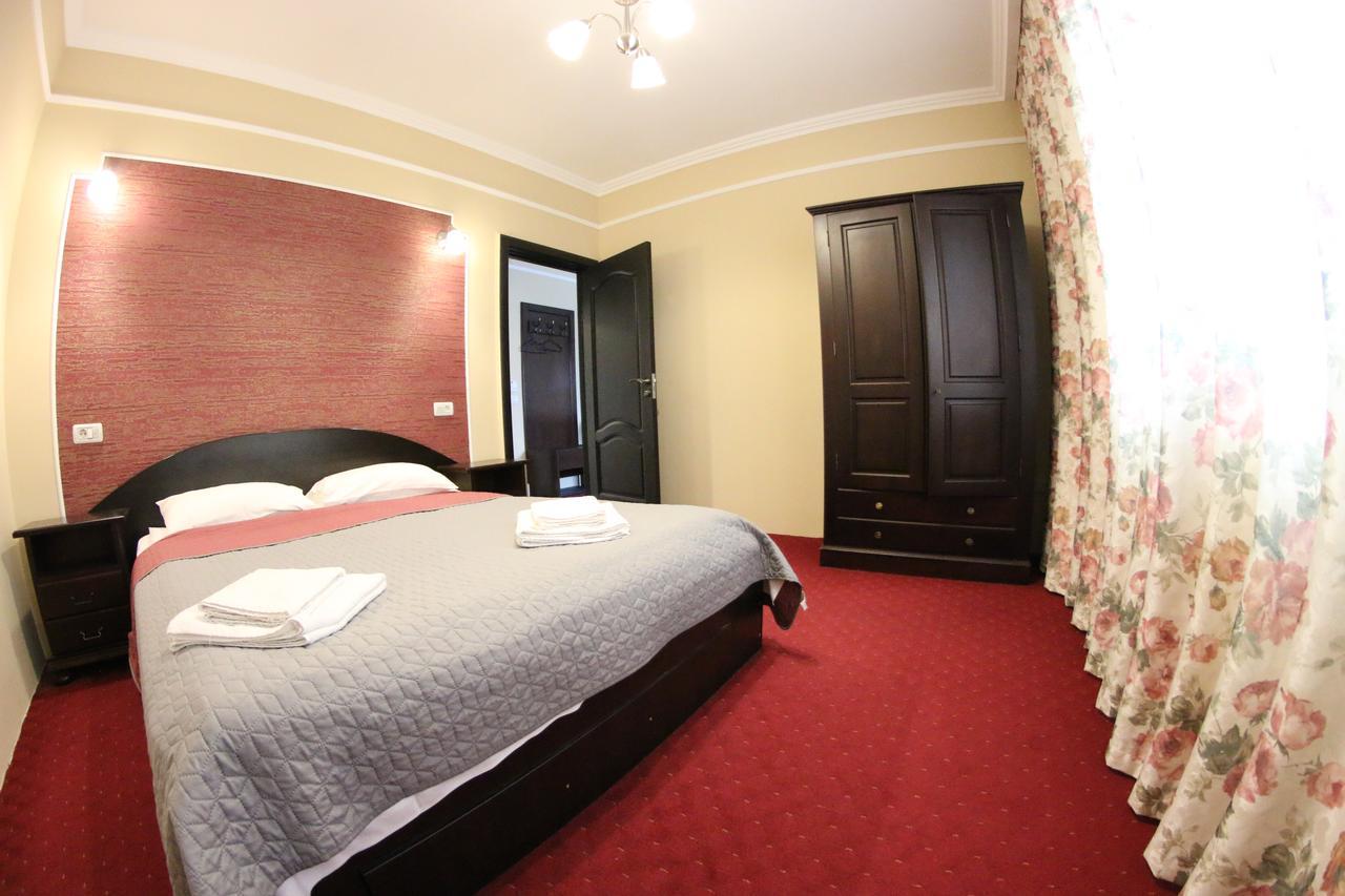 Casa Bucovineana Hotel Сучеава Екстериор снимка