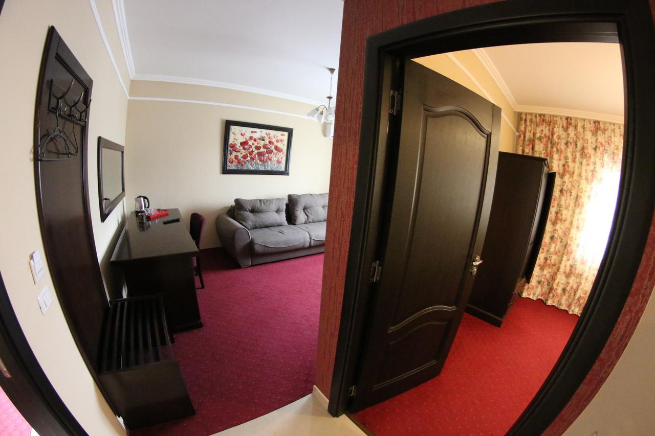 Casa Bucovineana Hotel Сучеава Екстериор снимка