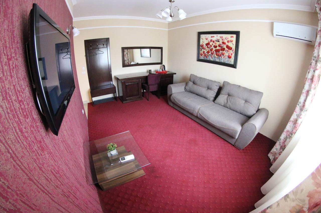 Casa Bucovineana Hotel Сучеава Екстериор снимка