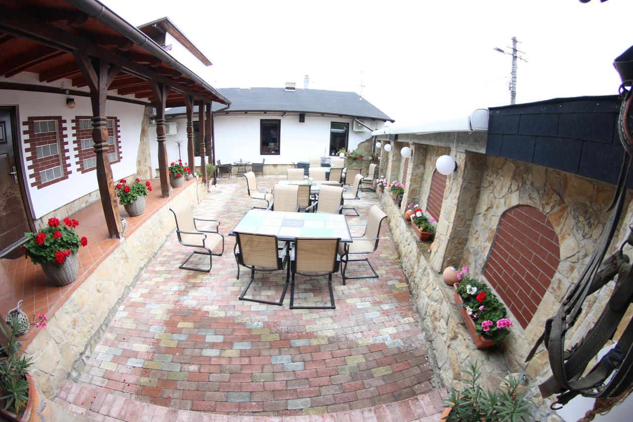 Casa Bucovineana Hotel Сучеава Екстериор снимка