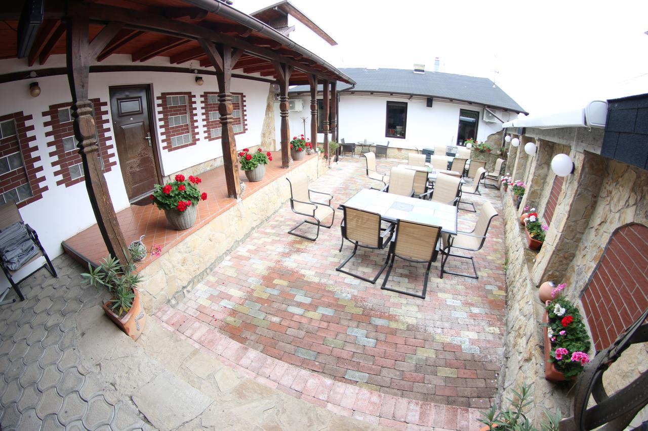 Casa Bucovineana Hotel Сучеава Екстериор снимка