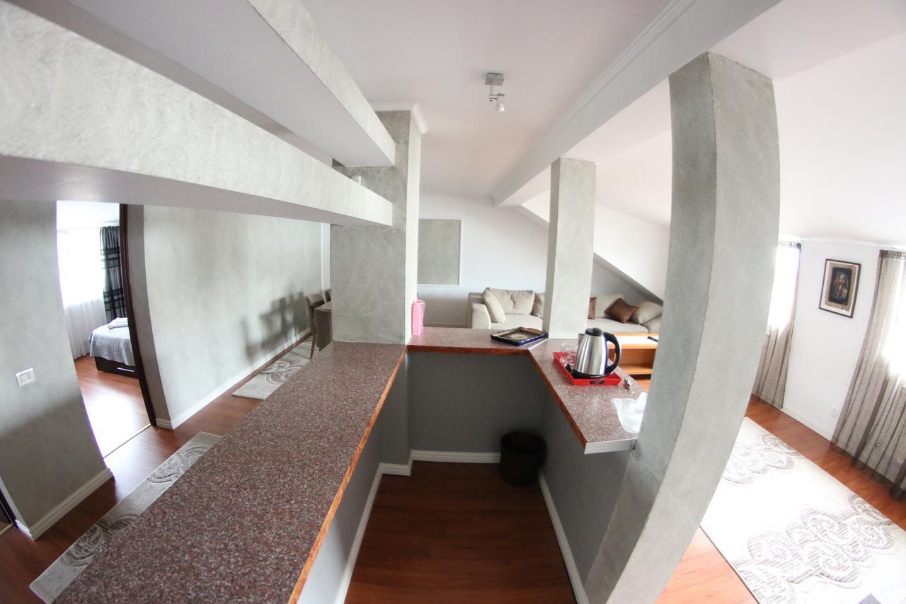 Casa Bucovineana Hotel Сучеава Екстериор снимка