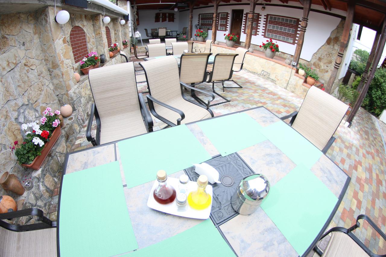 Casa Bucovineana Hotel Сучеава Екстериор снимка