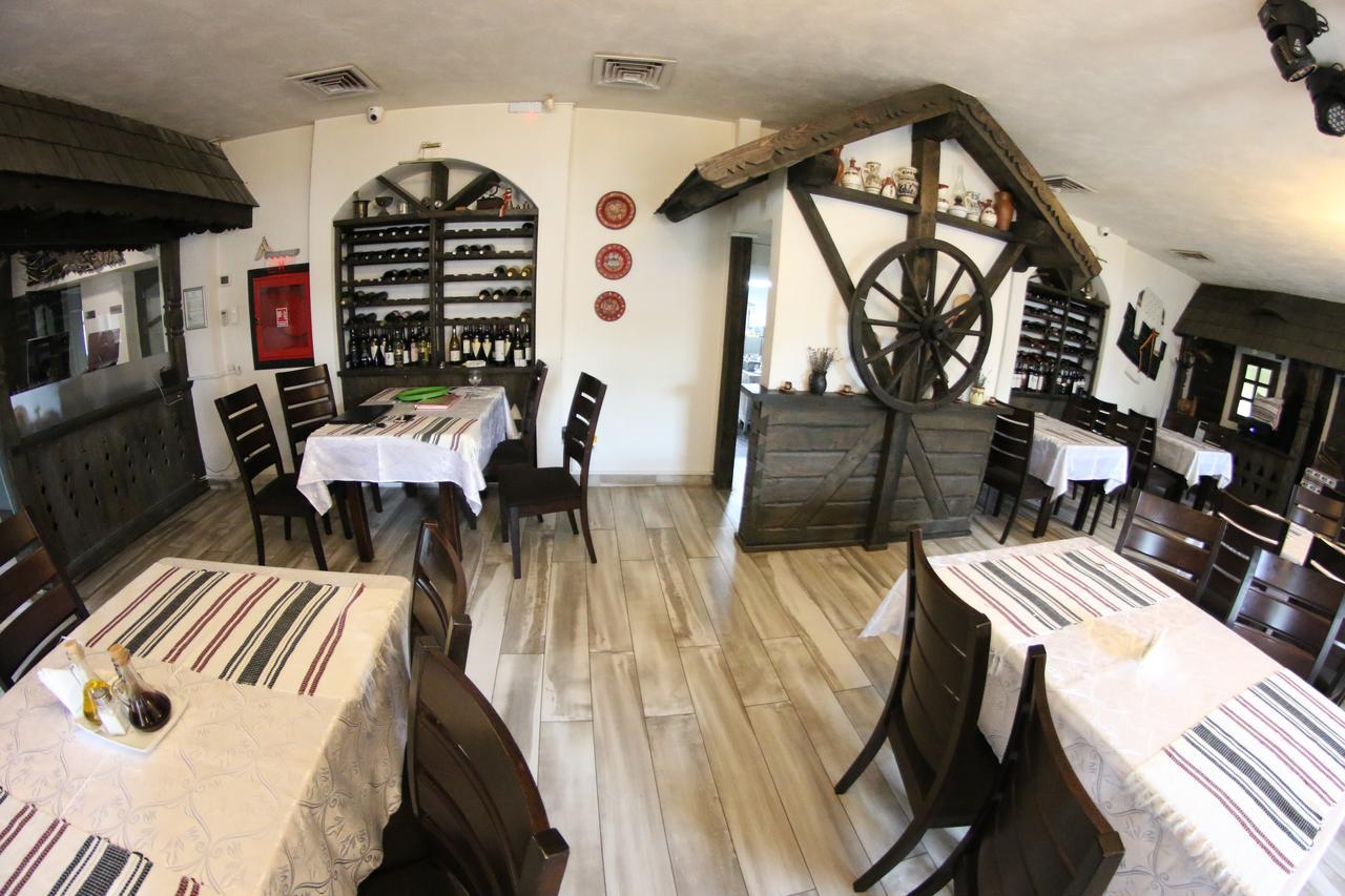 Casa Bucovineana Hotel Сучеава Екстериор снимка