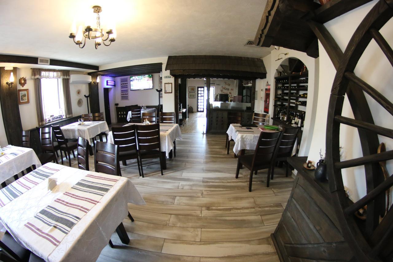 Casa Bucovineana Hotel Сучеава Екстериор снимка