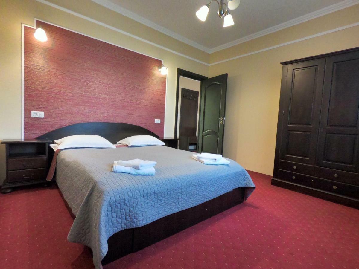 Casa Bucovineana Hotel Сучеава Екстериор снимка