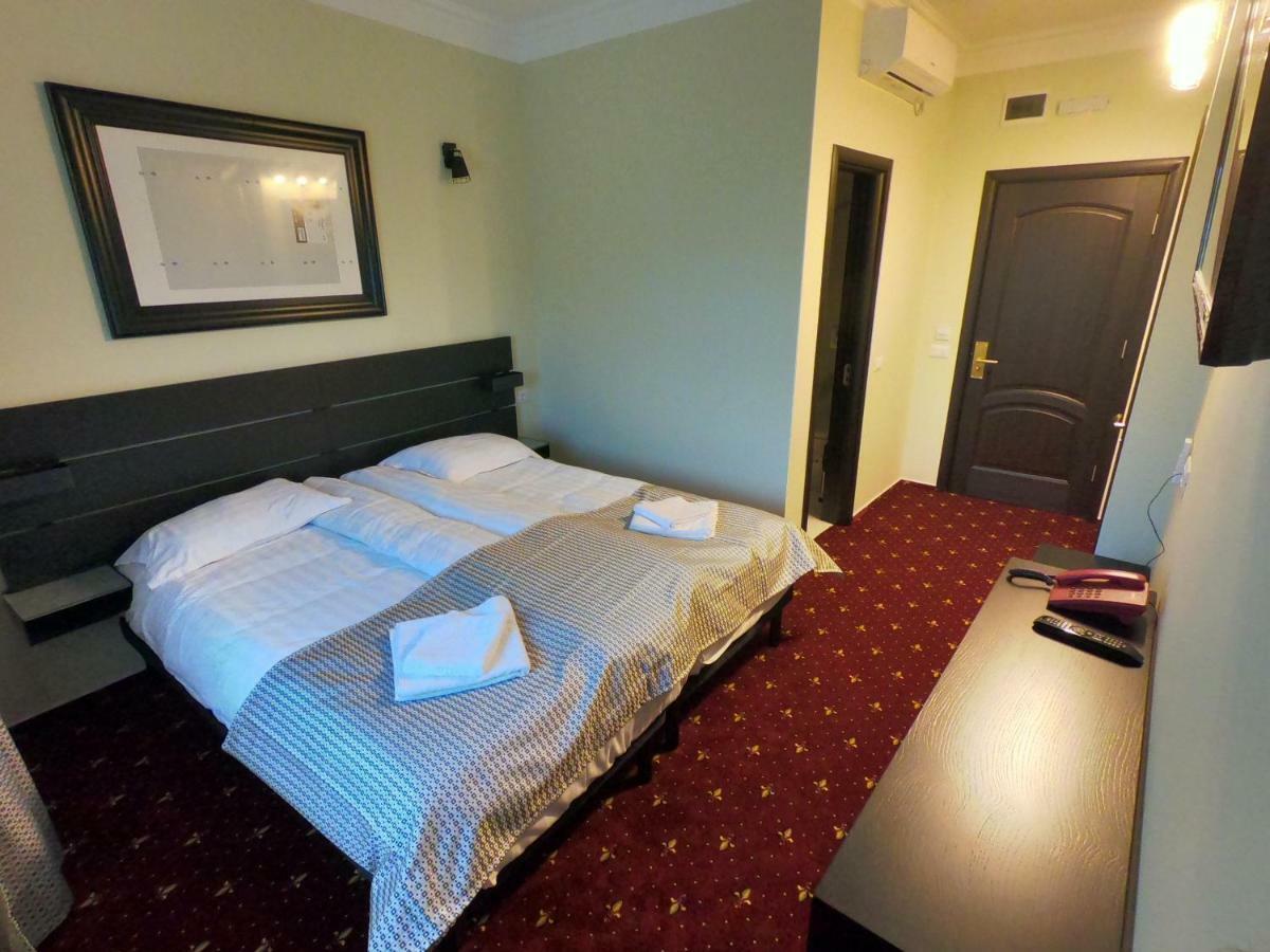 Casa Bucovineana Hotel Сучеава Екстериор снимка