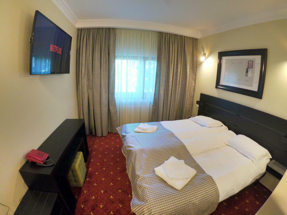 Casa Bucovineana Hotel Сучеава Екстериор снимка