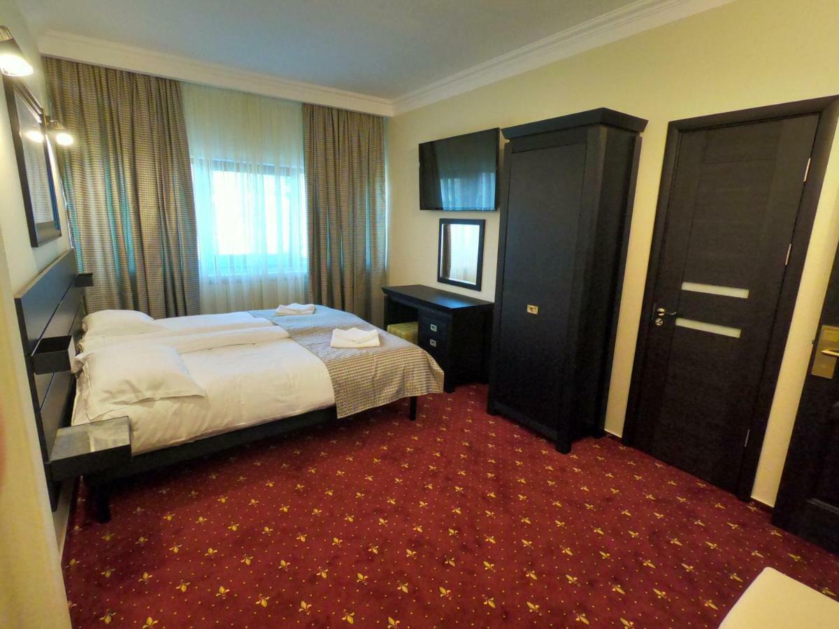 Casa Bucovineana Hotel Сучеава Екстериор снимка