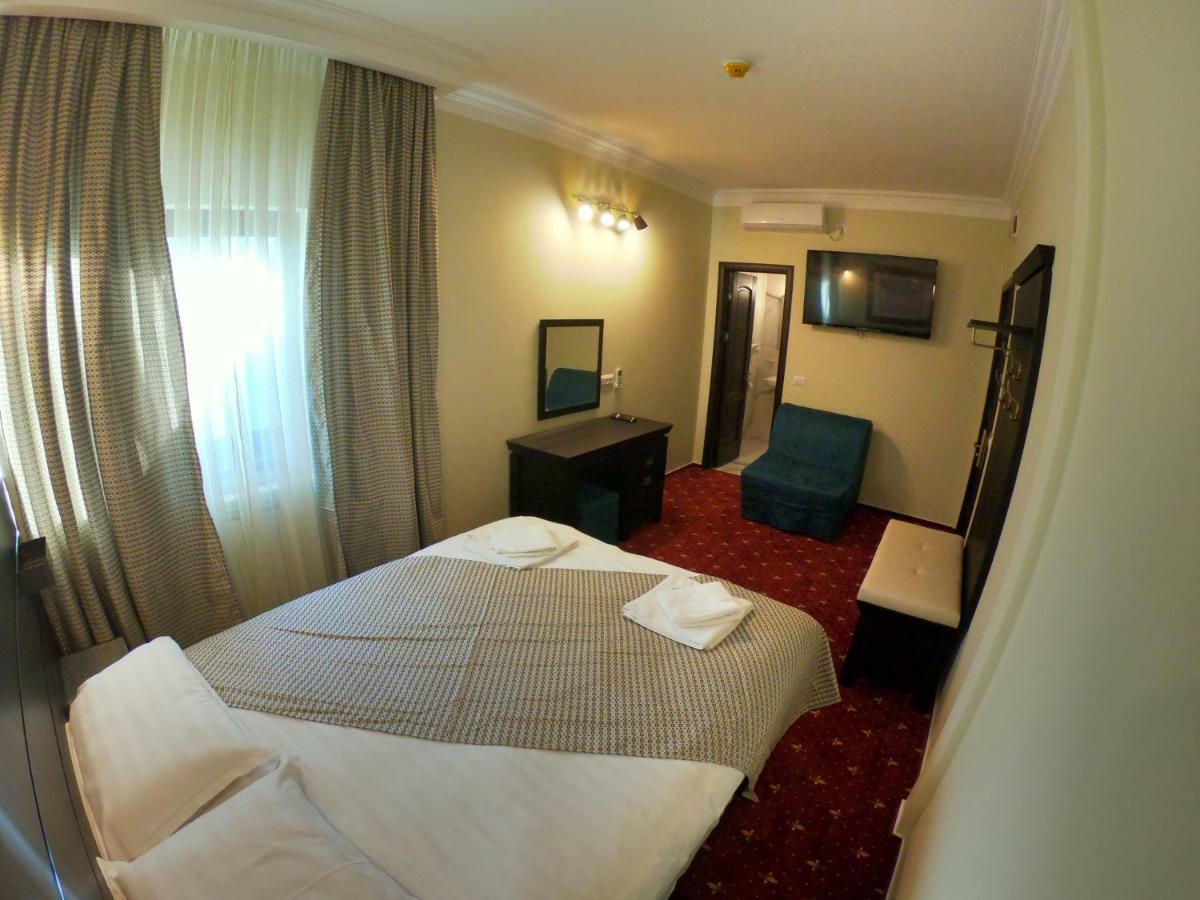 Casa Bucovineana Hotel Сучеава Екстериор снимка